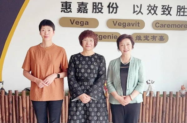 湖州市政协副主席竺鸰莅临PP电子模拟器考察指导